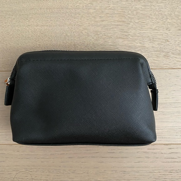 Bric’s Toiletry Bag / Qatar Airlines Amenity Kit - Picture 6 of 6